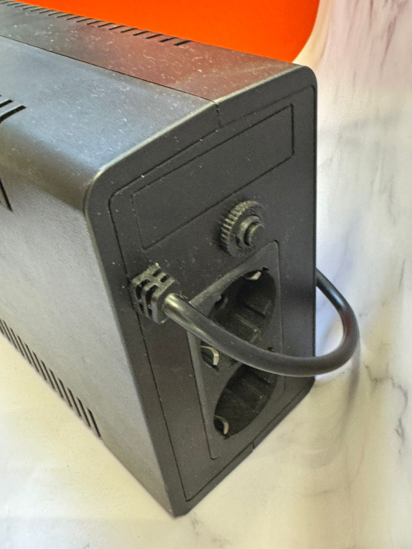 Стабилизатор напряжения ИБП DEXP CEE-E 650VA