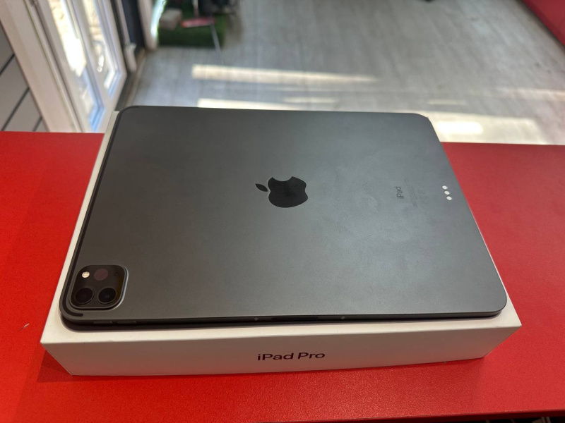 Планшет Apple iPad Pro 11 (2-го поколения) (2020)