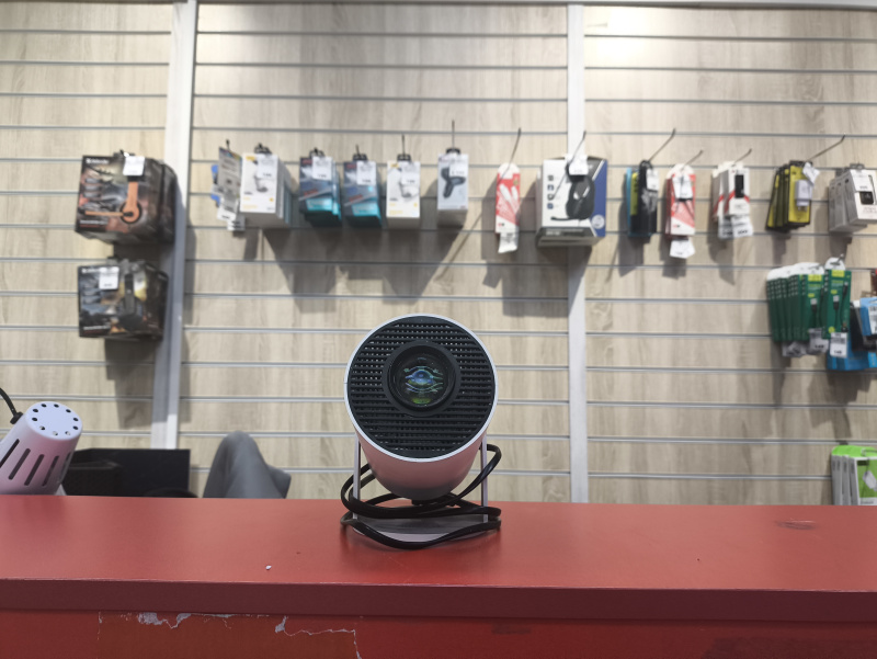 Проектор  HY300