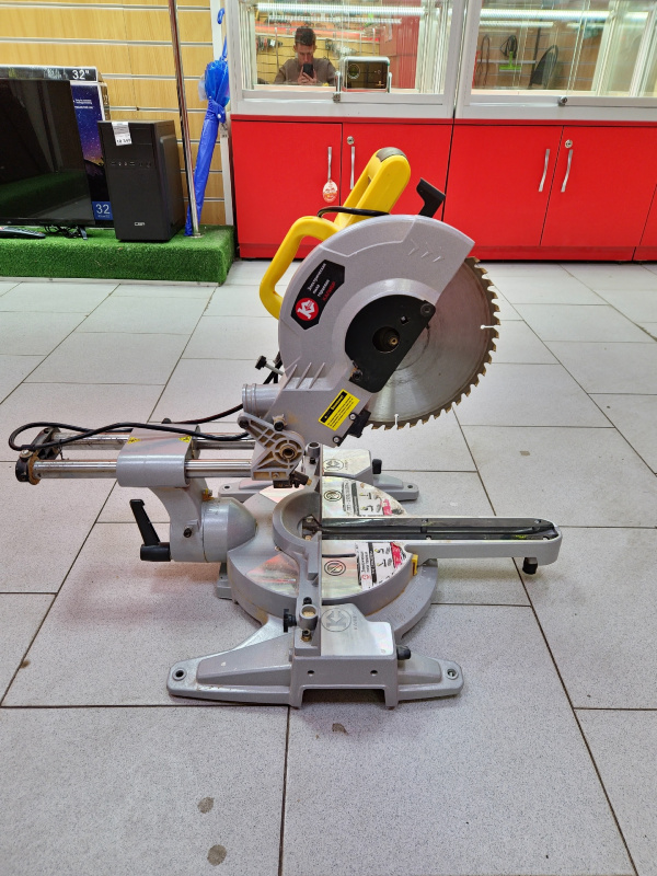 Торцовочная пила Калибр птэ-1900