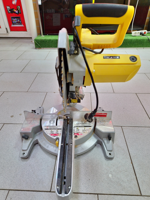 Торцовочная пила Калибр птэ-1900