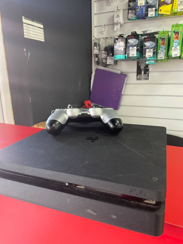Игровая приставка PlayStation 4 Slim