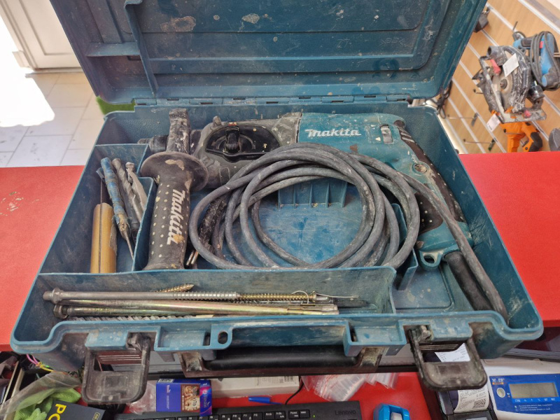 Перфоратор Makita HR 2470