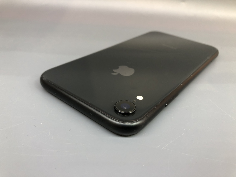 Мобильный телефон Apple iPhone XR