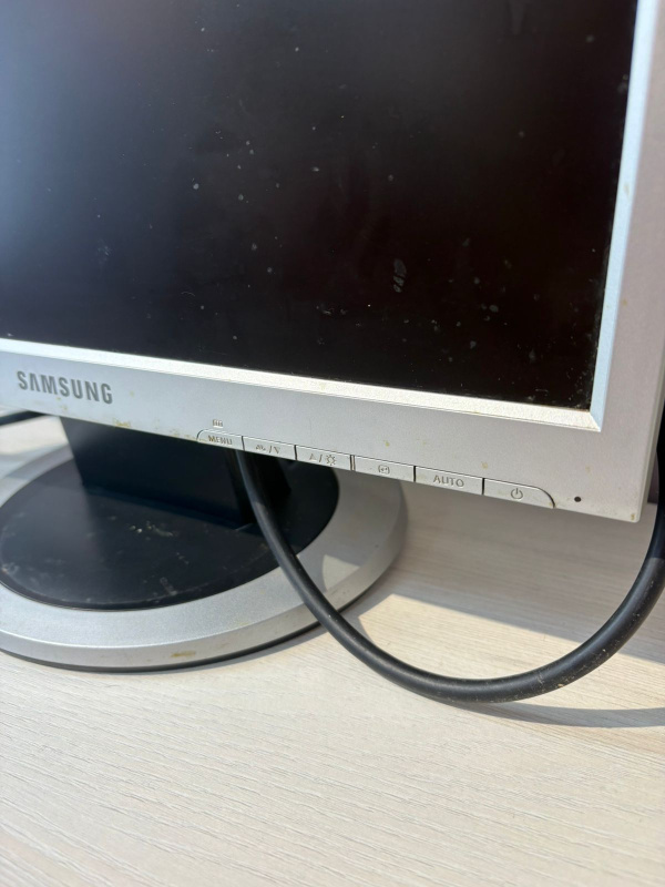 Монитор Samsung SyncMaster 710N