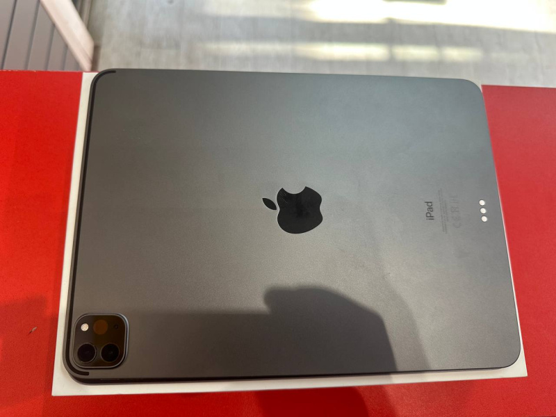 Планшет Apple iPad Pro 11 (2-го поколения) (2020)