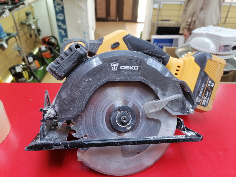Циркулярная пила Deko dkcs20v