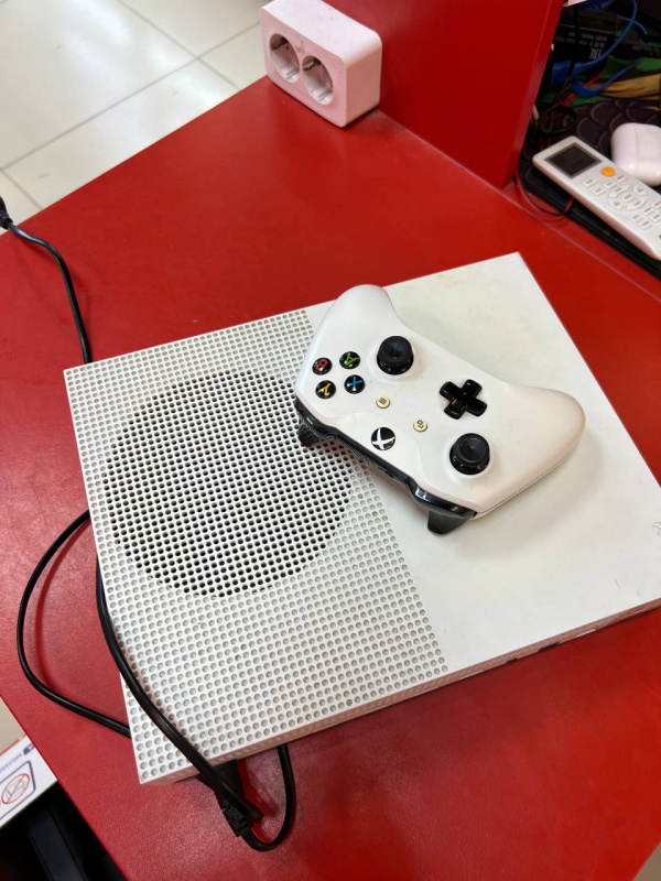 Игровая приставка Xbox one s 1000