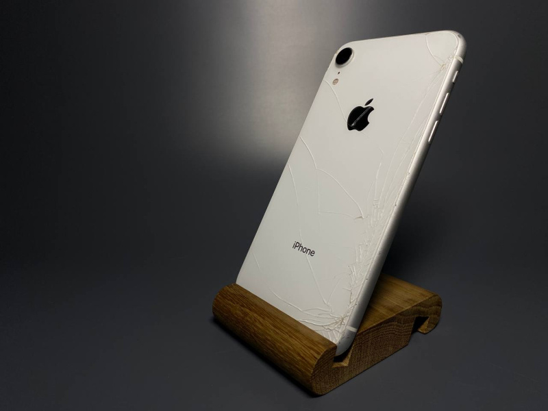 Мобильный телефон Apple iPhone XR