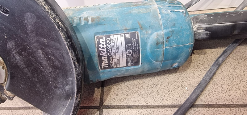 Болгарка Makita GA9020SFK