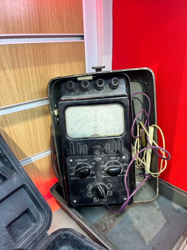 Стабилизатор напряжения Стабилизаторы  Ц435