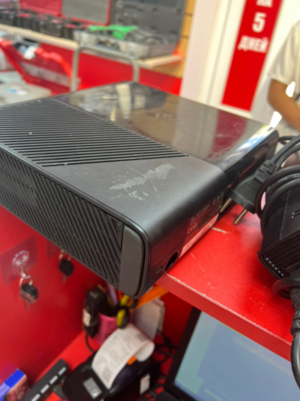 Игровая приставка Xbox 360E