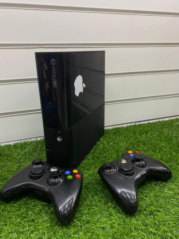 Игровая приставка Xbox 360