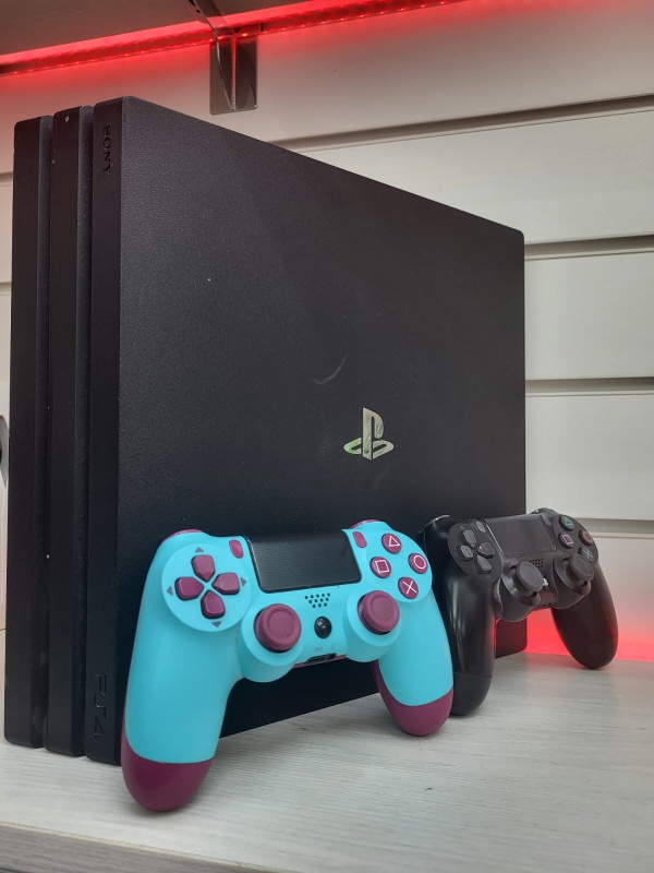 Игровая приставка Sony PS 4 Pro 1TB