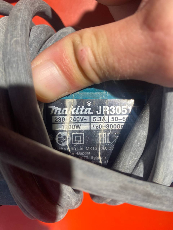 Сабельная пила Makita JR3051T