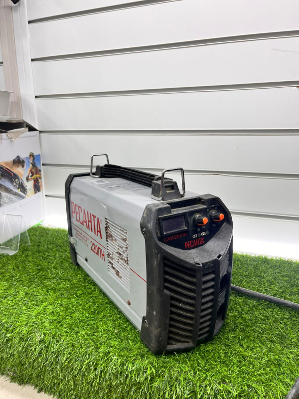 Сварочный аппарат - инвертор ММА Ресанта 220ПМ