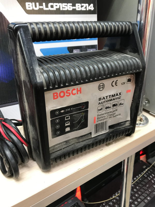 Авто аксессуар Автомобильное зарядное устройство Bosch 12v