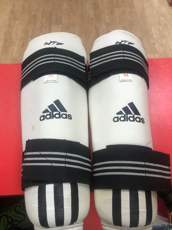 Щитки Adidas M размер