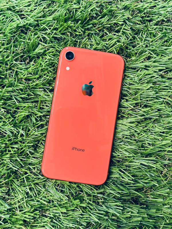 Мобильный телефон Apple iPhone XR