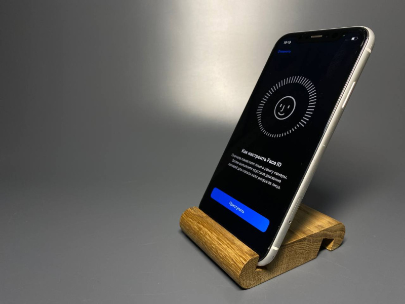 Мобильный телефон Apple iPhone XR