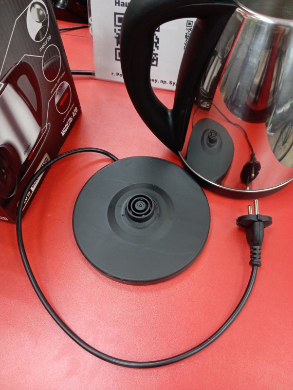 Электрический чайник металический .