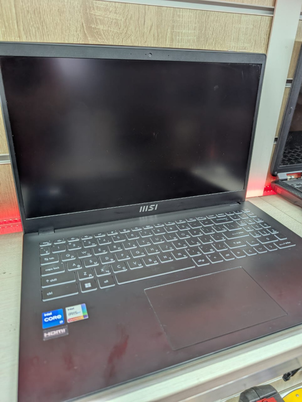 Ноутбук MSI 1