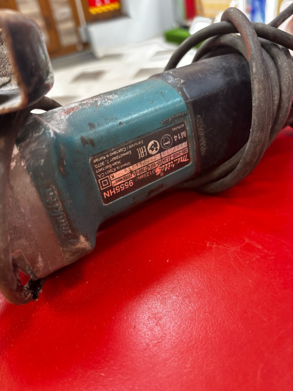 Болгарка Makita 9555 HN