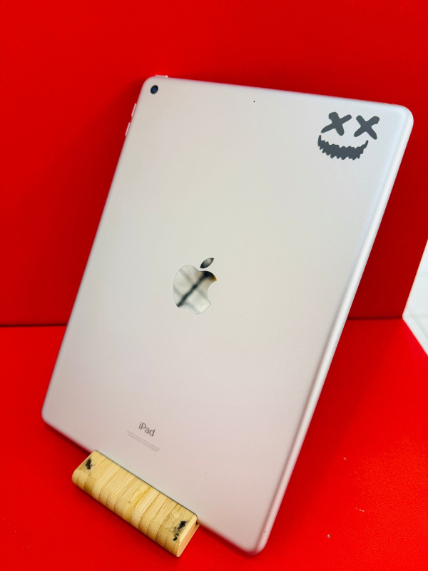 Планшет Apple iPad (9-го поколения) (2021)