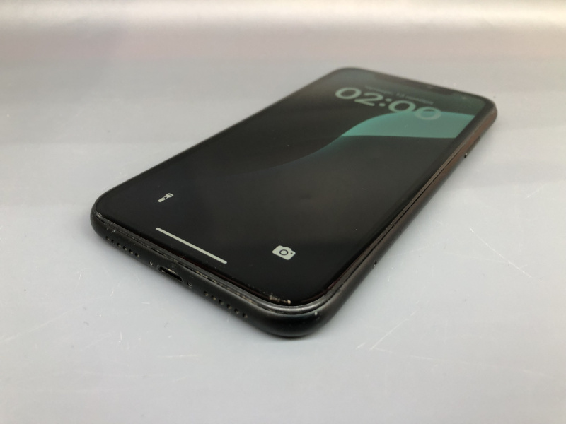 Мобильный телефон Apple iPhone XR