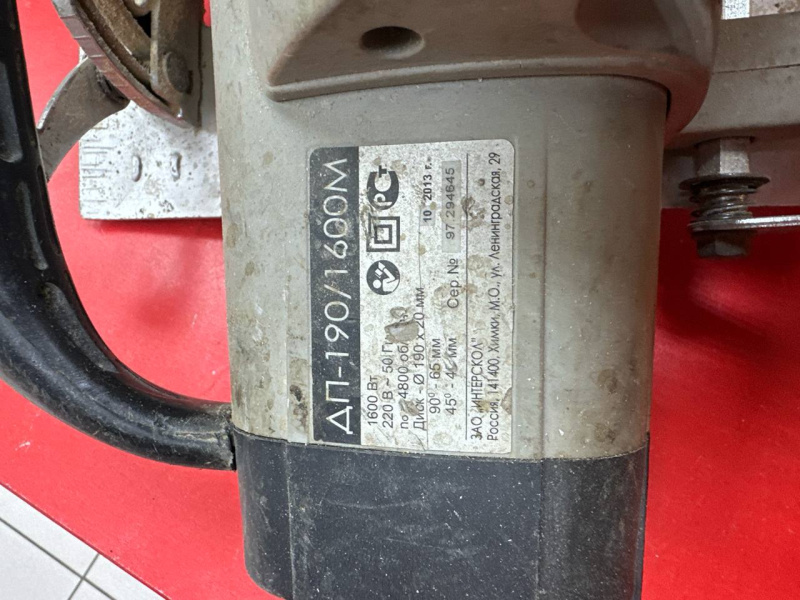 Торцовочная пила Интерскол д190