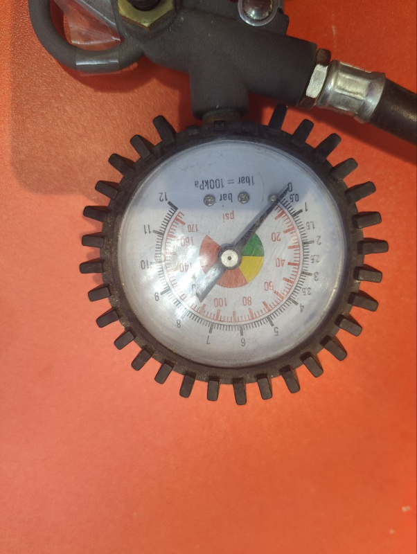 Пневмопистолет для подкачки  .