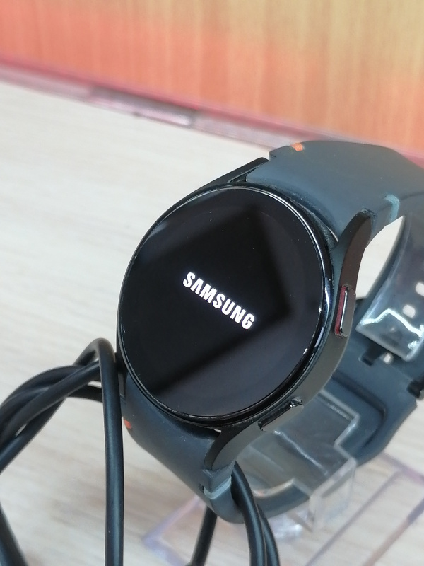 Часы смарт Samsung sm-r861