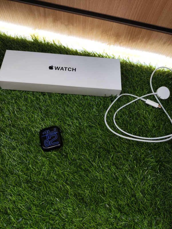 Часы смарт Apple se gen 2 44mm