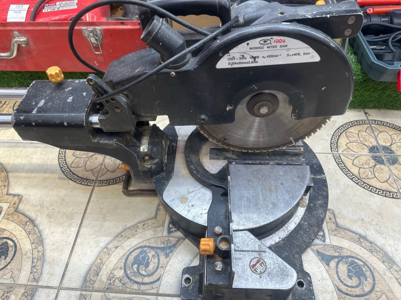 Торцовочная пила Feida MJ2625