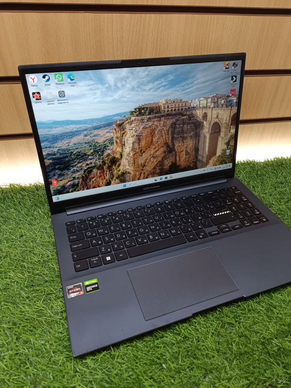 Ноутбук ASUS M6500Q