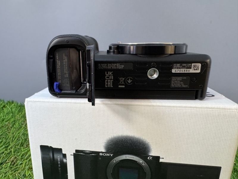 Видеокамера Sony ZV-E10