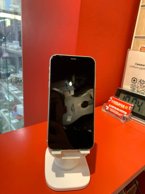Мобильный телефон Apple iPhone XR