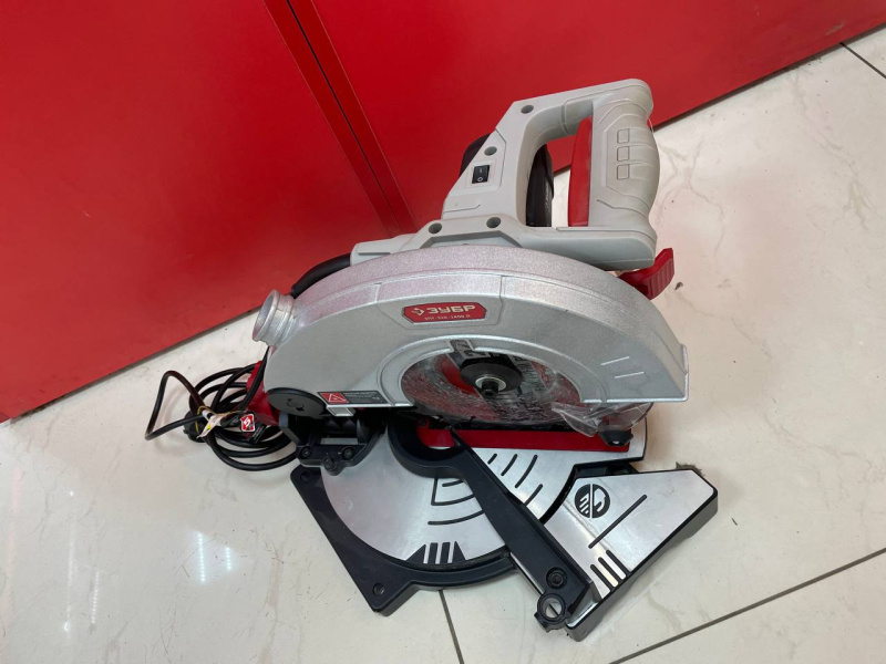 Торцовочная пила Зубр  зпт-210-1400 Л