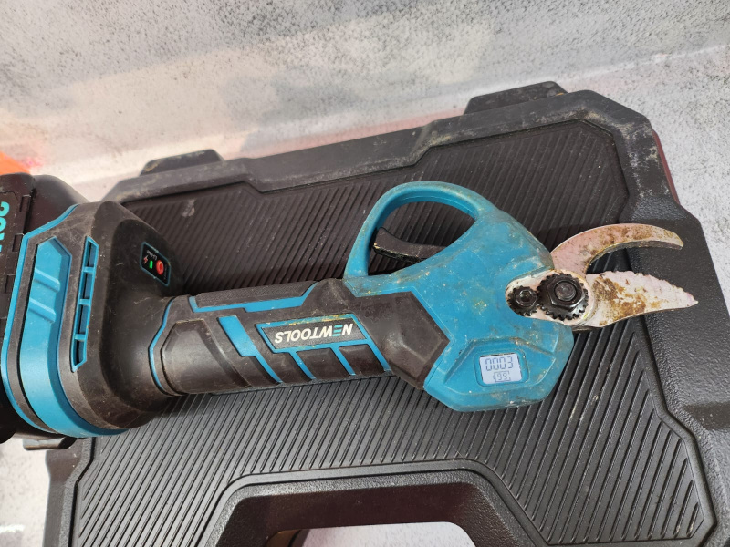 Секатор Newtools садовый аккумуляторный