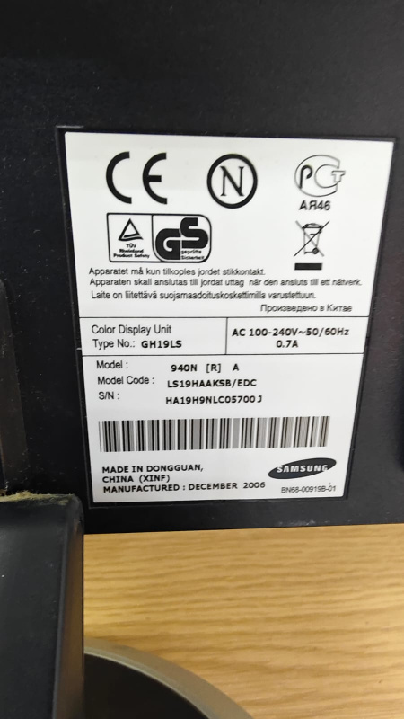 Монитор Samsung SyncMaster 940N