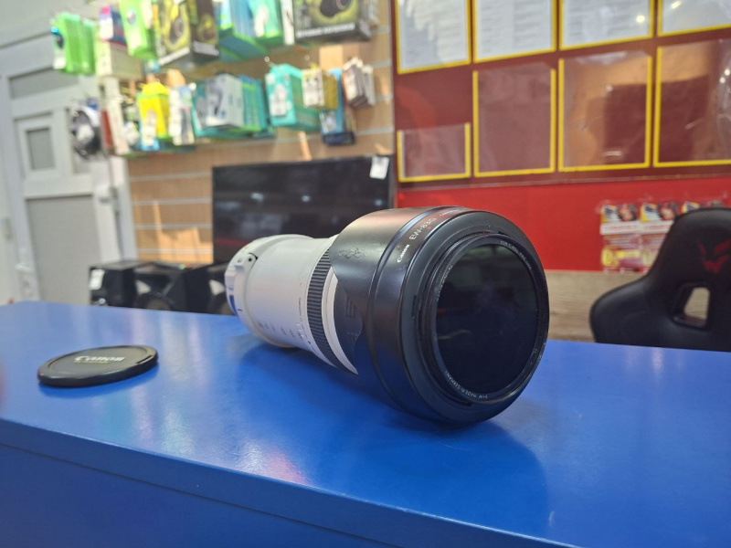 Объектив Canon EF 28–300mm f/3.5–5.6L
