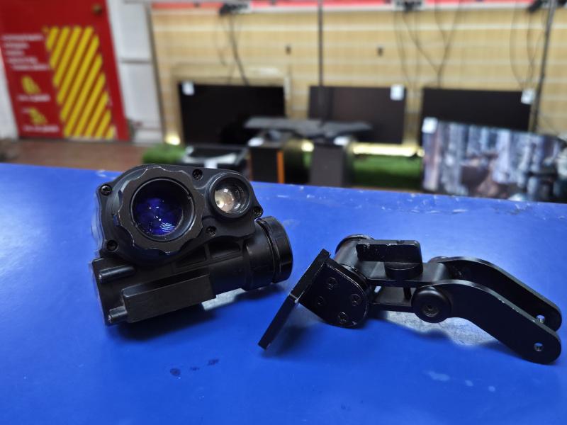 Монокуляр цифровой ночного видения Levenhuk Halo NVM20 Helmet