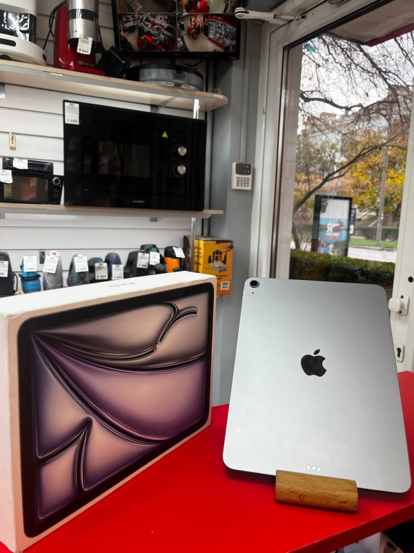 Планшет Apple iPad Air 11 (6-го поколения) (2024)