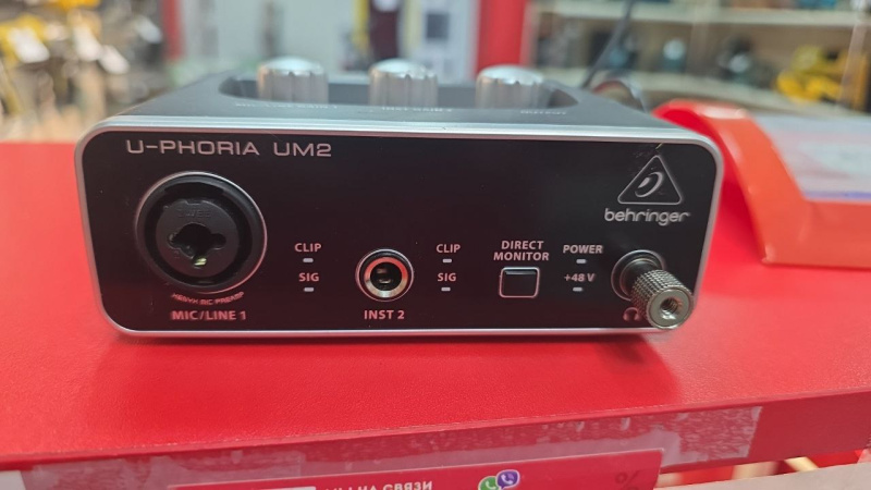 Усилитель Behringer U-PHORIA UM2