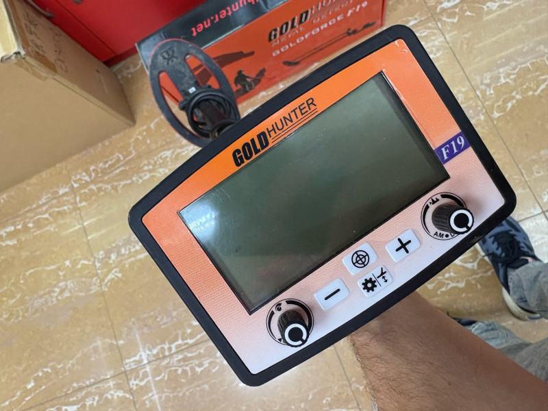 металлоискатель GoldHunter f19
