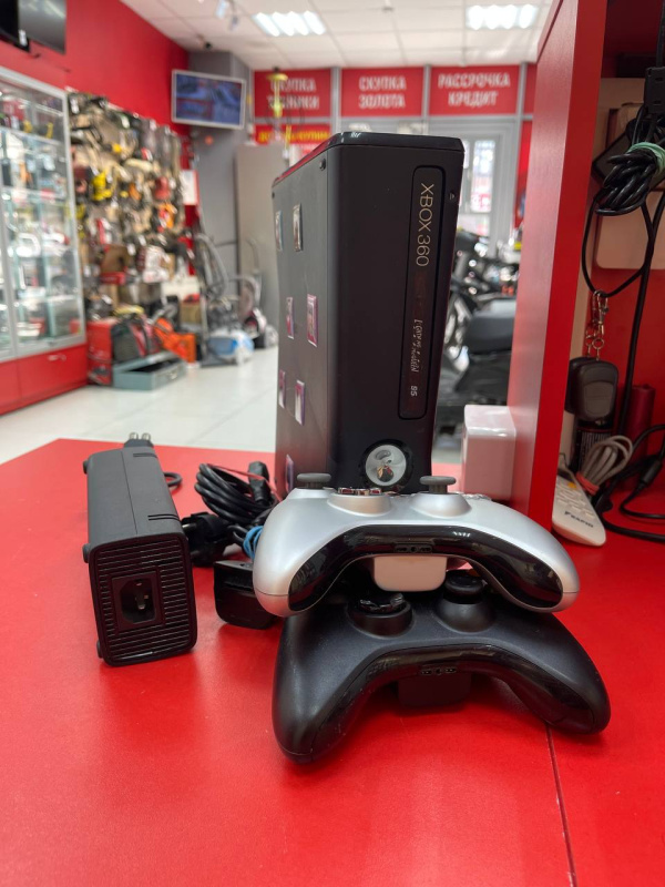 Игровая приставка Xbox 360