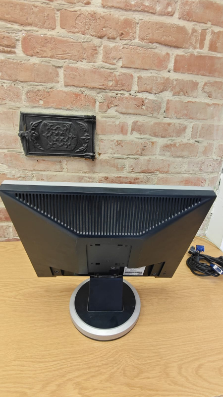 Монитор Samsung SyncMaster 940N