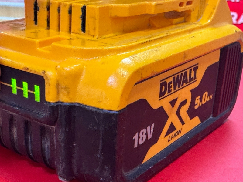 АКБ Dewalt 18v 5.0