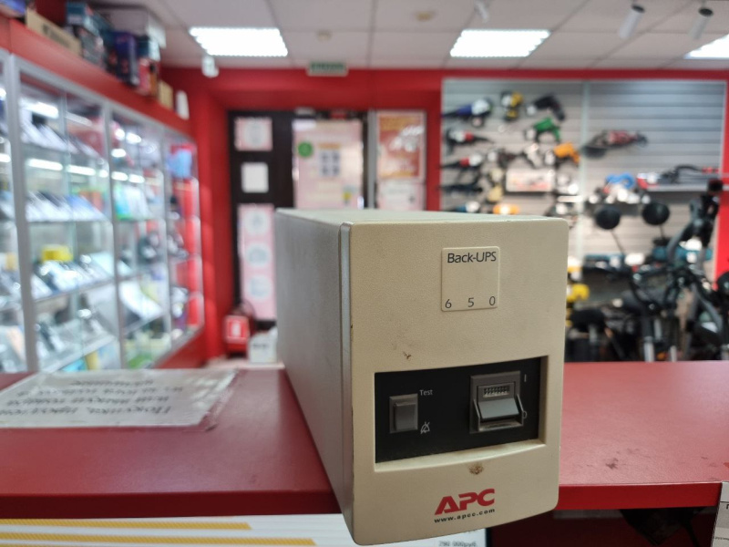 Внешний аккумулятор APC Back-ups 650