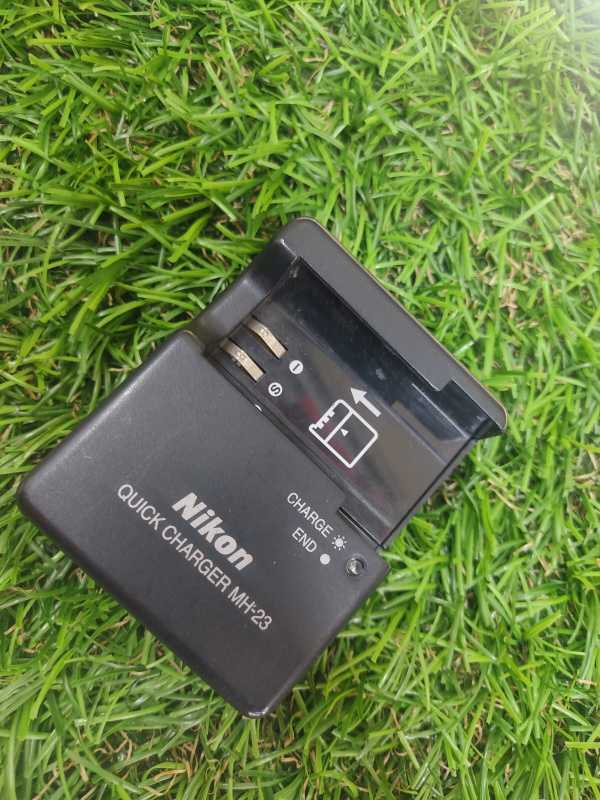 Зарядное устройство Nikon MH-24